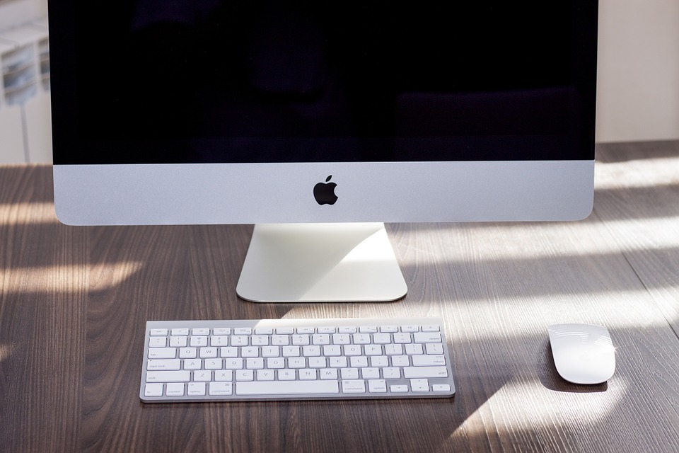 iMac 27” con cerniere difettose: Apple provvederà alla riparazione gratuita o al rimborso