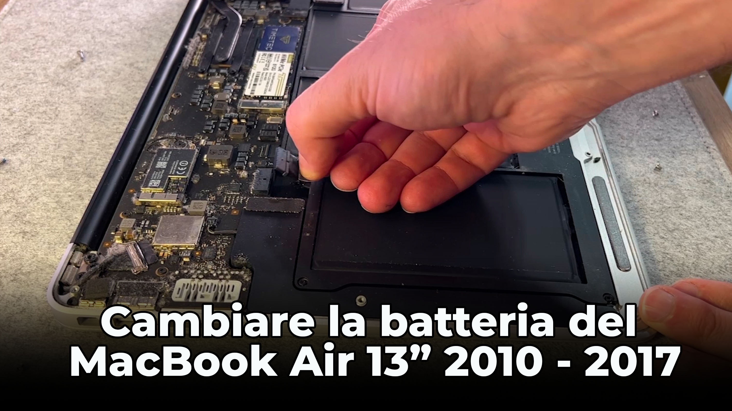Cambiare-la-batteria-del--MacBook-Air-13-2010-2017