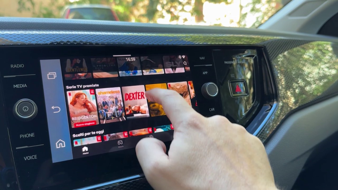 Guardare-YouTube-e-Netflix-in-auto